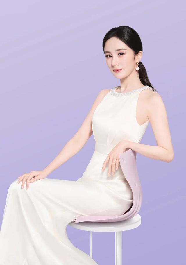 杨幂春夏穿搭